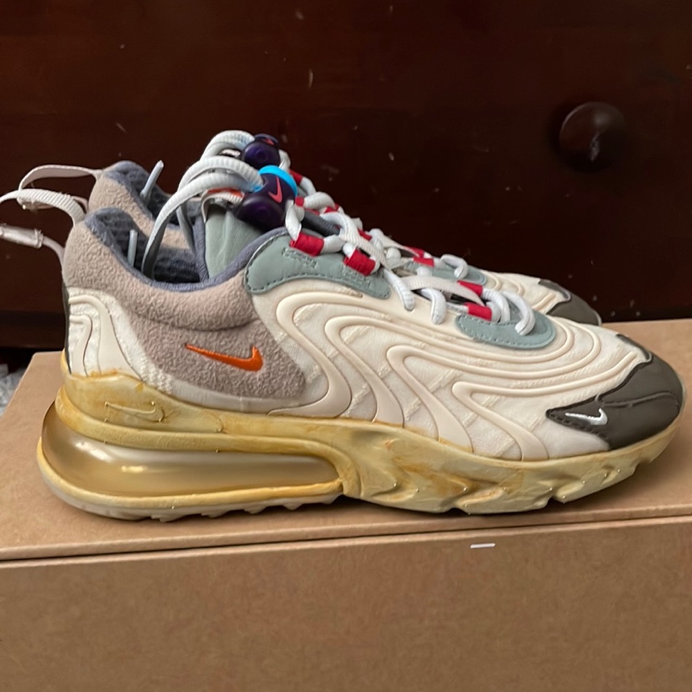 NIKE x TRAVIS SCOTT Air Max 270 React